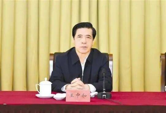 大搞权钱交易、权色交易<strong></p>
<p>炒币</strong>!内蒙古自治区政协原党组副书记、副主席王中和被公诉