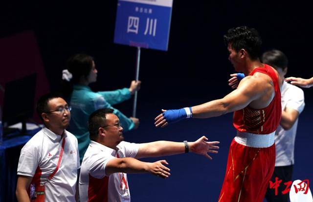 全运会拳击男子80公斤级决赛<strong></p>
<p>炒币</strong>,王小保夺冠!