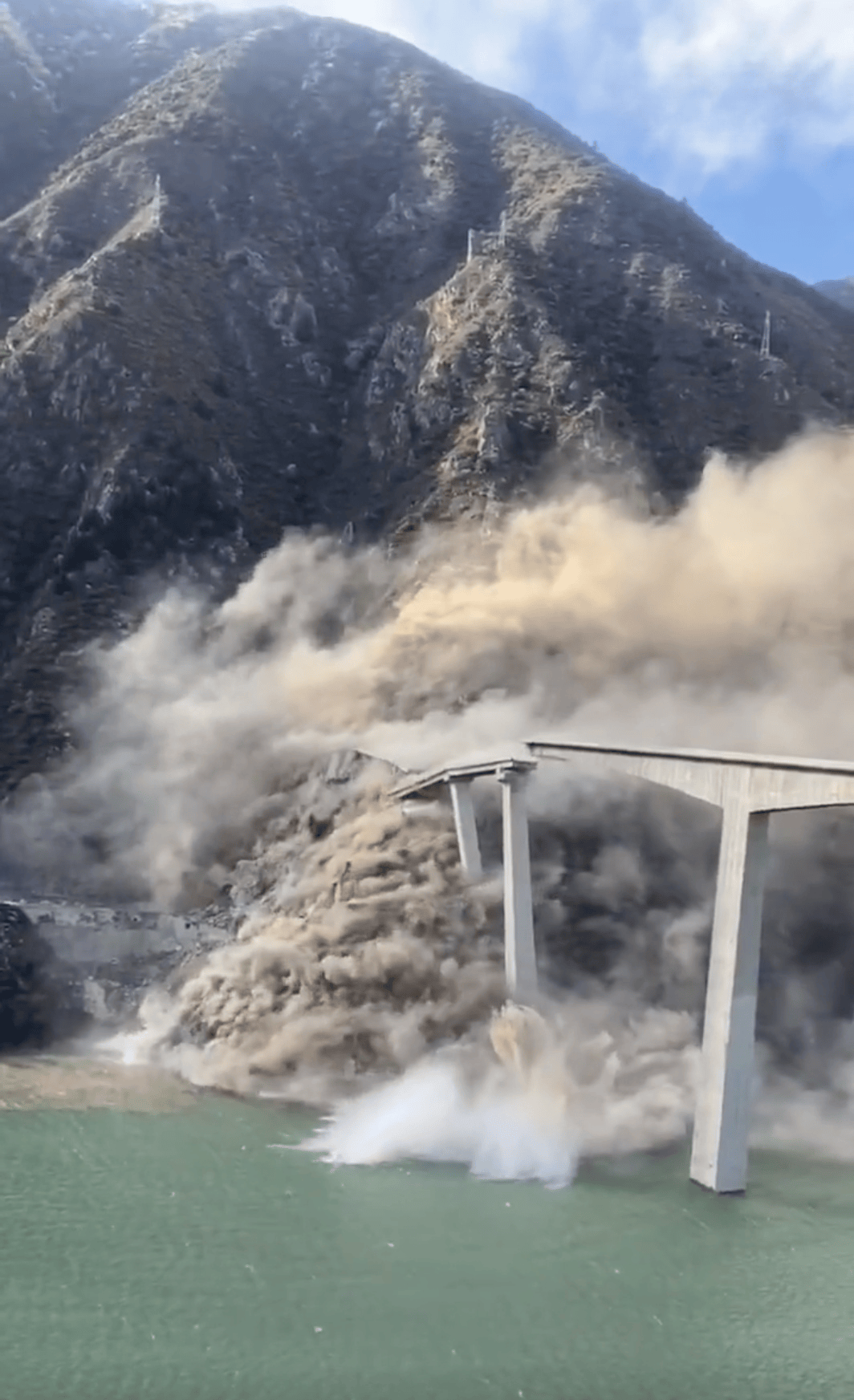 四川阿坝红旗桥为何垮塌<strong></p>
<p>炒币</strong>?官方回应