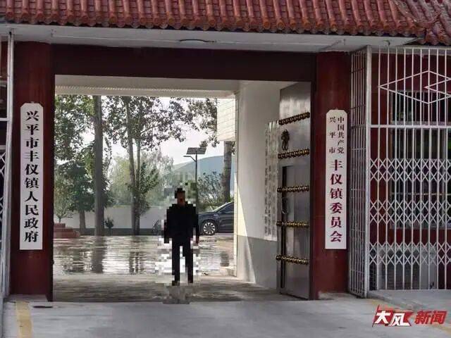 陕西兴平56岁女教师骑电动车“撞树枝”身亡<strong></p>
<p>lun币</strong>,交警判定担主责,家属提出诸多质疑,多方回应