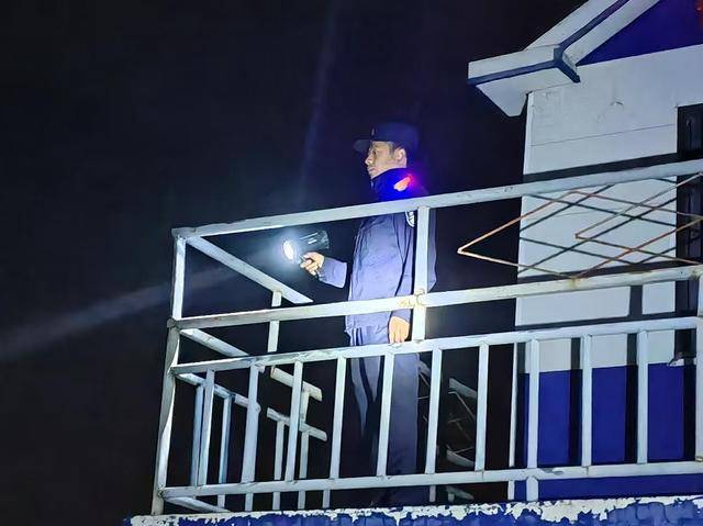 守护钢铁动脉安全<strong></p>
<p>阳光币</strong>!郑州铁路公安处禹州站派出所深入开展铁路线路巡查及安全宣传活动