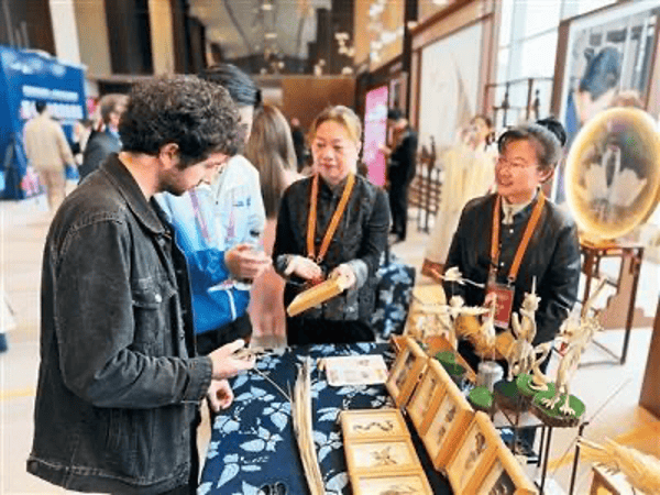 马克龙一路追着它俩<strong></p>
<p>lc币</strong>,抢先一步要访华!