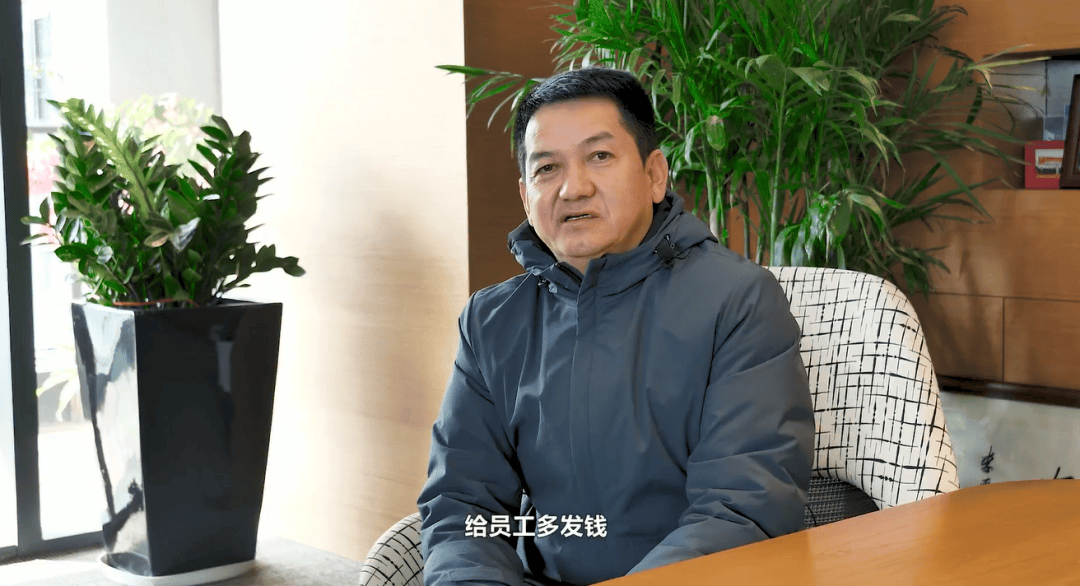 52岁董事长投票反对自己连任:不满意薪酬<strong></p>
<p>鸿币</strong>!