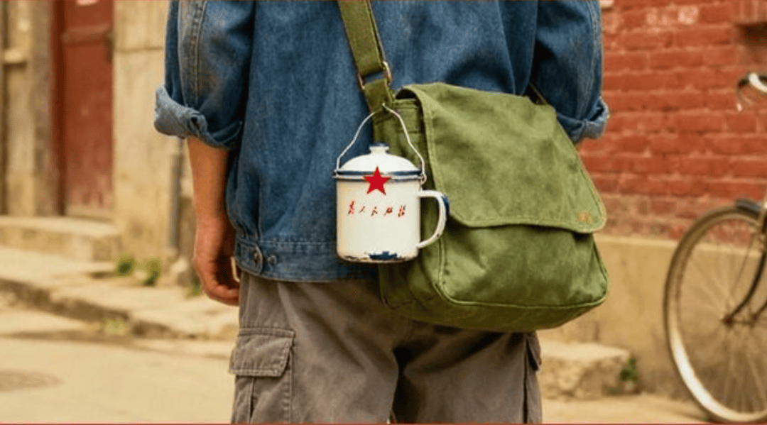 “50块帆布包配3000块包挂”<strong></p>
<p>鸿币</strong>,时髦年轻人背半个身家出门