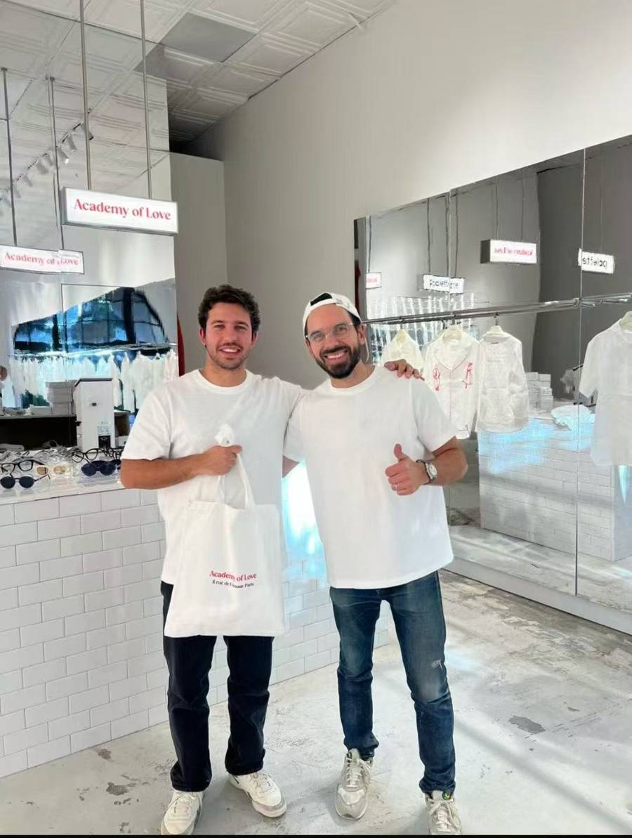 法国人在上海开店<strong></p>
<p>五星币</strong>,只卖白色衣服竟然火了丨上海滩上洋掌柜