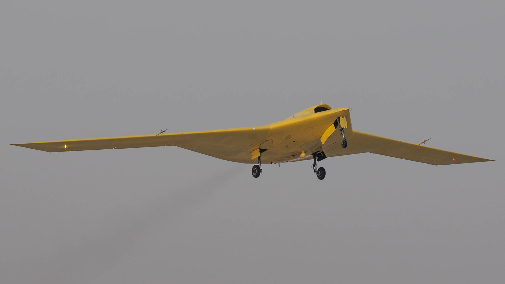 多张高清大图<strong></p>
<p>上币流程</strong>!新型高空高速长航时无人机彩虹-7近日成功首飞