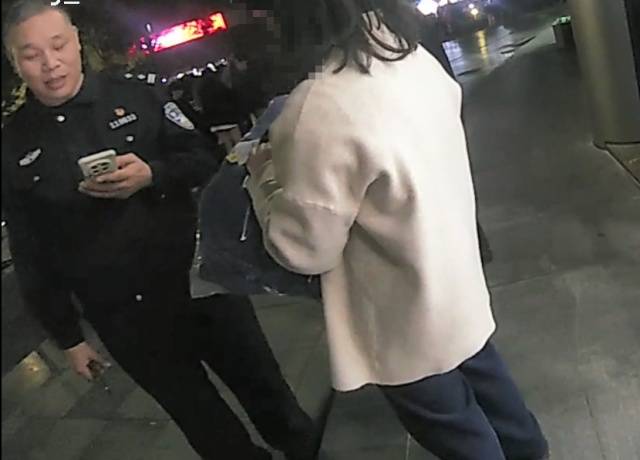 机智!快递在家门口被偷<strong></p>
<p>上币流程</strong>,她用一招抓到了人还拿回了东西