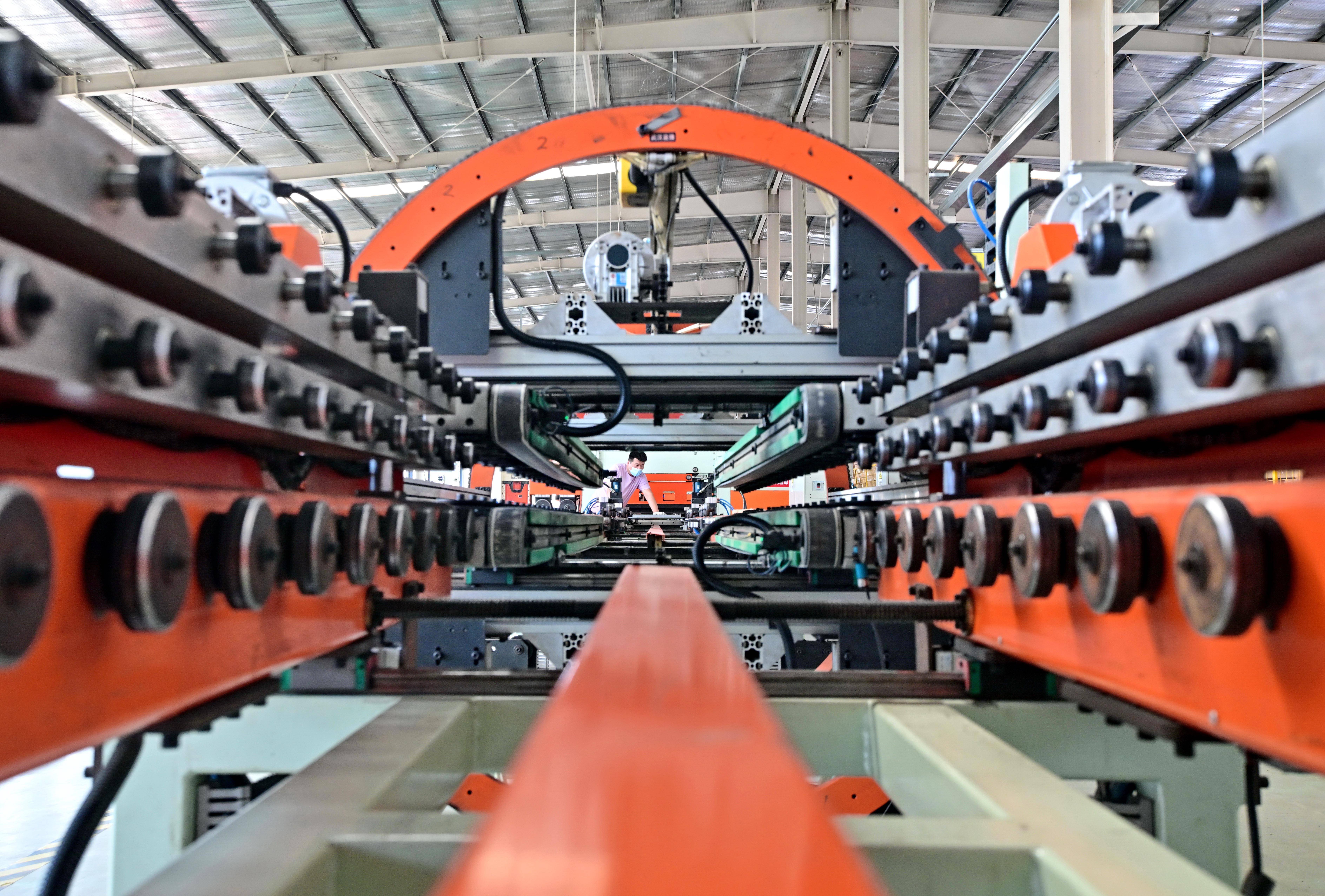 新华全媒头条丨锚定新目标 奋力开新局——2025年中央经济工作会议侧记