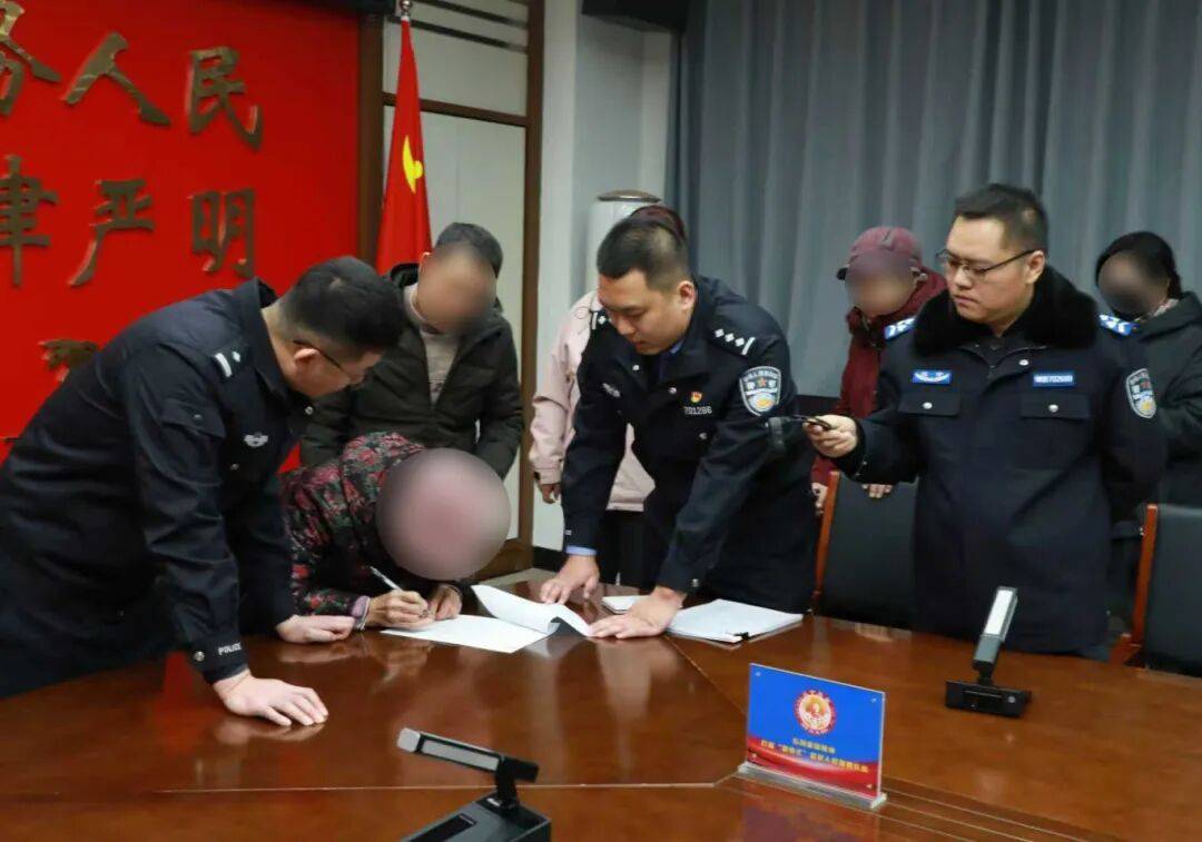 “妈<strong></p>
<p>欧罗巴币</strong>,我撞死人了,快救我!”警方18小时跨省追击“假儿子”