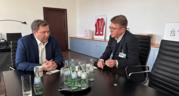 德国铁路公司订购中国电动公交车<strong></p>
<p>乌龟币</strong>，德财长：让我十分恼火