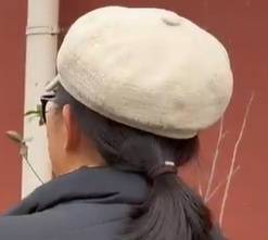 太夸张！上海人比比谁家楼下井盖多！有人家门口100个<strong></p>
<p>比德币</strong>，“走路难！到处都像贴膏药”...