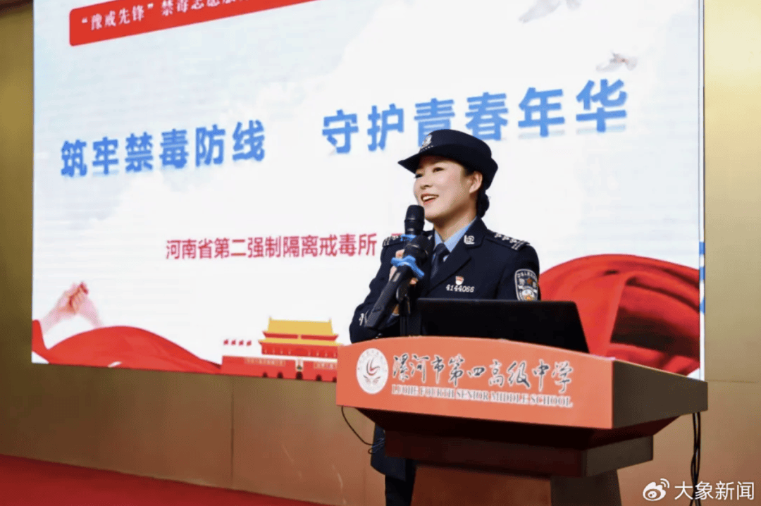 河南一男子街头挥刀乱刺<strong></p>
<p>伟人币</strong>，被休假女警一脚踢落凶器！女警面部缝合30余针，手套被血浸透