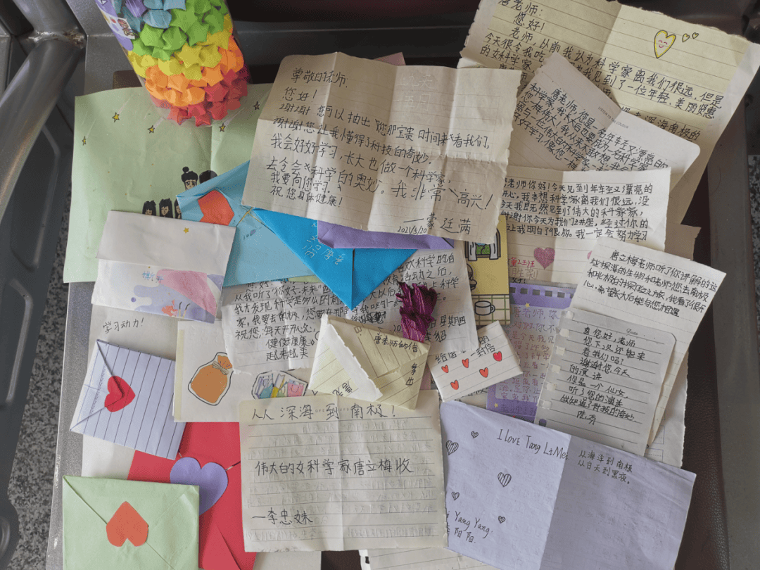 突然爆火!浙大女博士一个月涨粉超50万<strong></p>
<p>币须网</strong>,“我是过了把瘾”!网友:丝滑入脑……